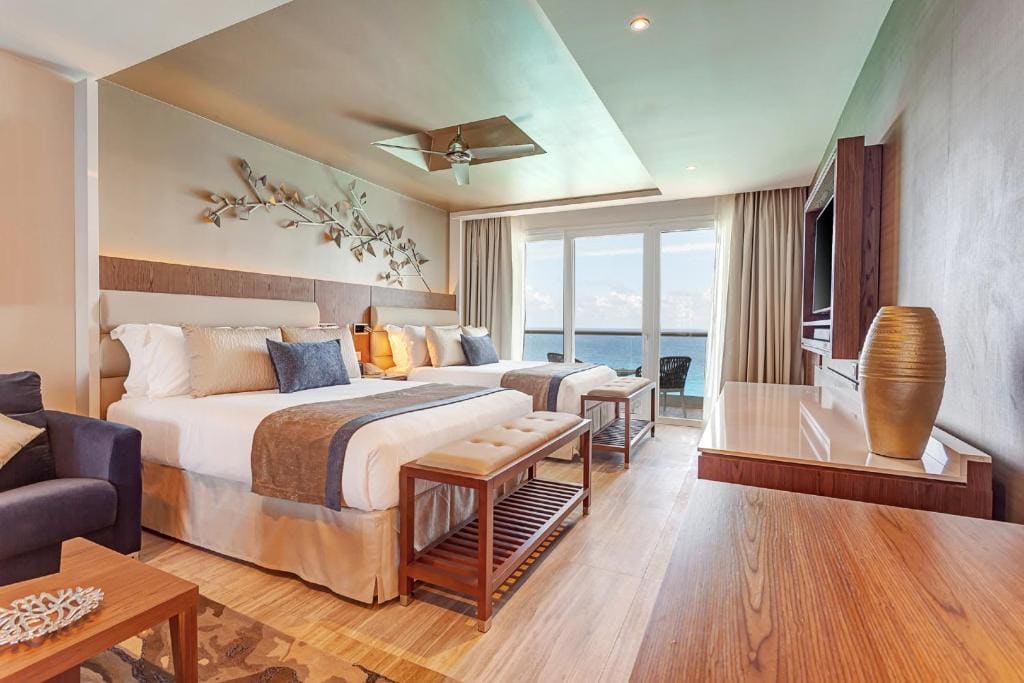 Luxury Chairman's Two Bedroom Suite Ocean Front Diamond Club room - Image 2