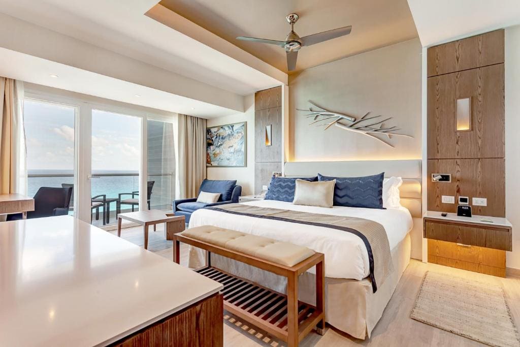 Luxury Presidential Ocean Front Two Bedroom Suite Diamond Club room - Image 1