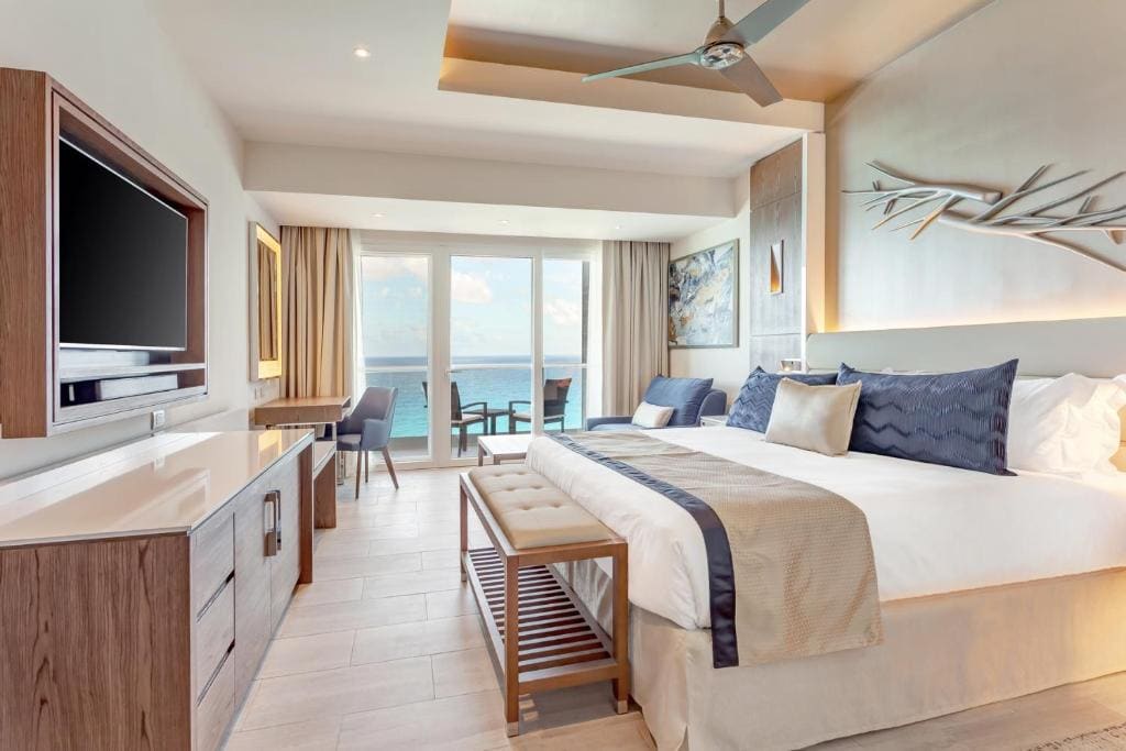 Luxury Presidential Ocean Front Two Bedroom Suite Diamond Club room - Image 3