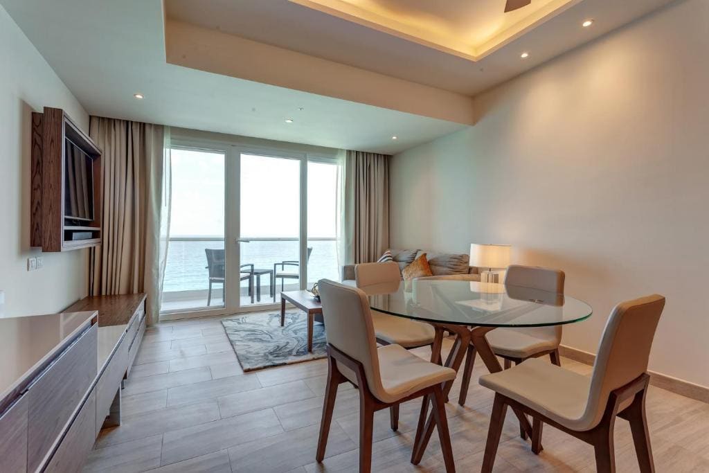 Luxury Presidential Ocean Front Two Bedroom Suite Diamond Club room - Image 2