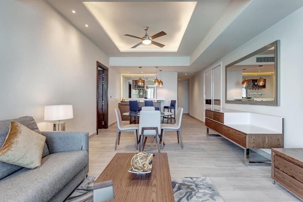 Luxury Presidential One Bedroom Suite Sunset View Diamond Club room - Image 2