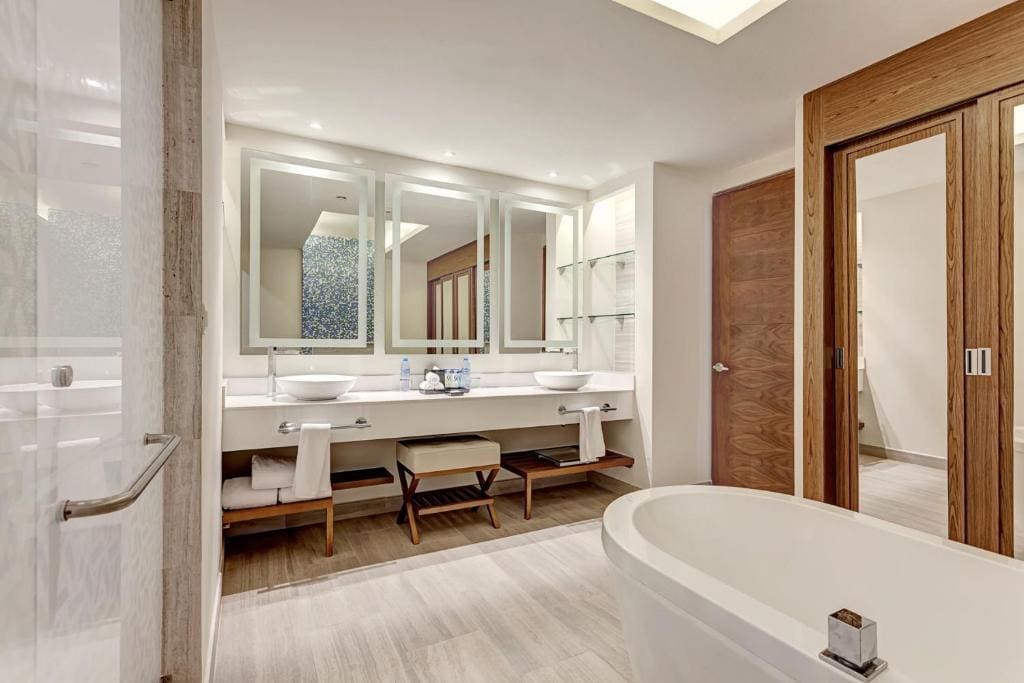 Luxury Presidential One Bedroom Suite Sunset View Diamond Club room - Image 1