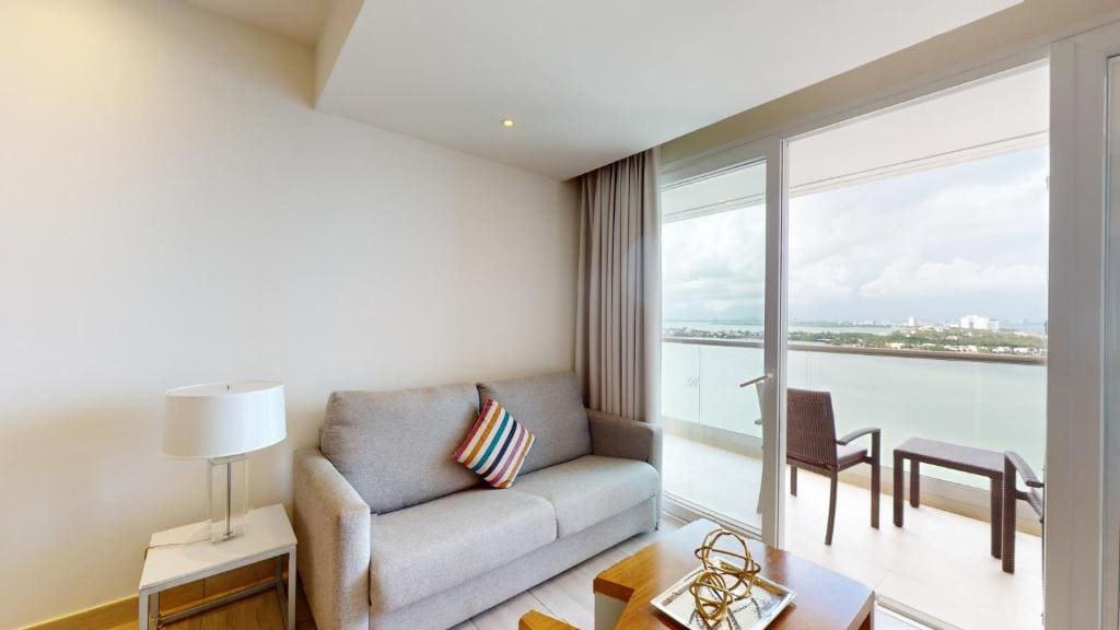 Luxury Presidential Two Bedroom Sunset View Suite Diamond Club room - Image 1