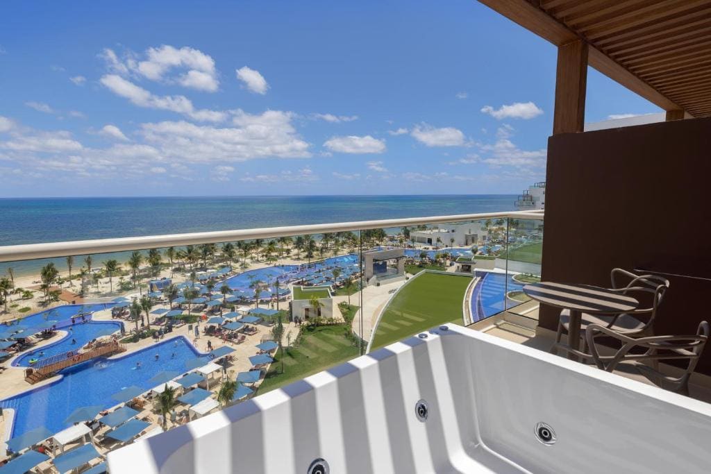 Luxury Junior Suite Ocean Front Terrace Jacuzzi Diamond Club room - Image 1