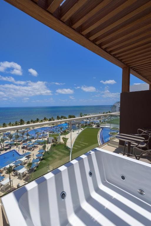 Luxury Junior Suite Ocean Front Terrace Jacuzzi room - Image 3