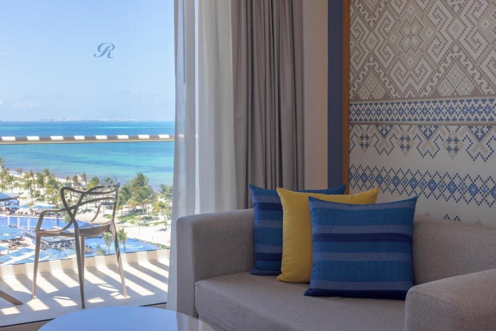 Luxury Junior Suite Ocean View Diamond Club room - Image 2