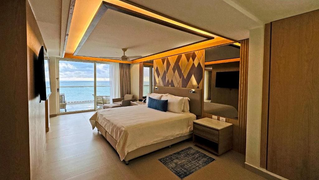 Luxury Sky Chairman Suite Two Bedroom Ocean Front Diamond Club room - Image 1