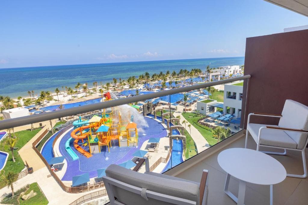 Two Bedroom Luxury Junior Suite Ocean Front Diamond Club room - Image 1
