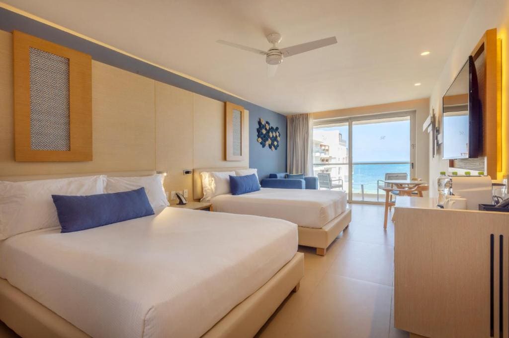 Two Bedroom Luxury Junior Suite Ocean Front Diamond Club room - Image 3