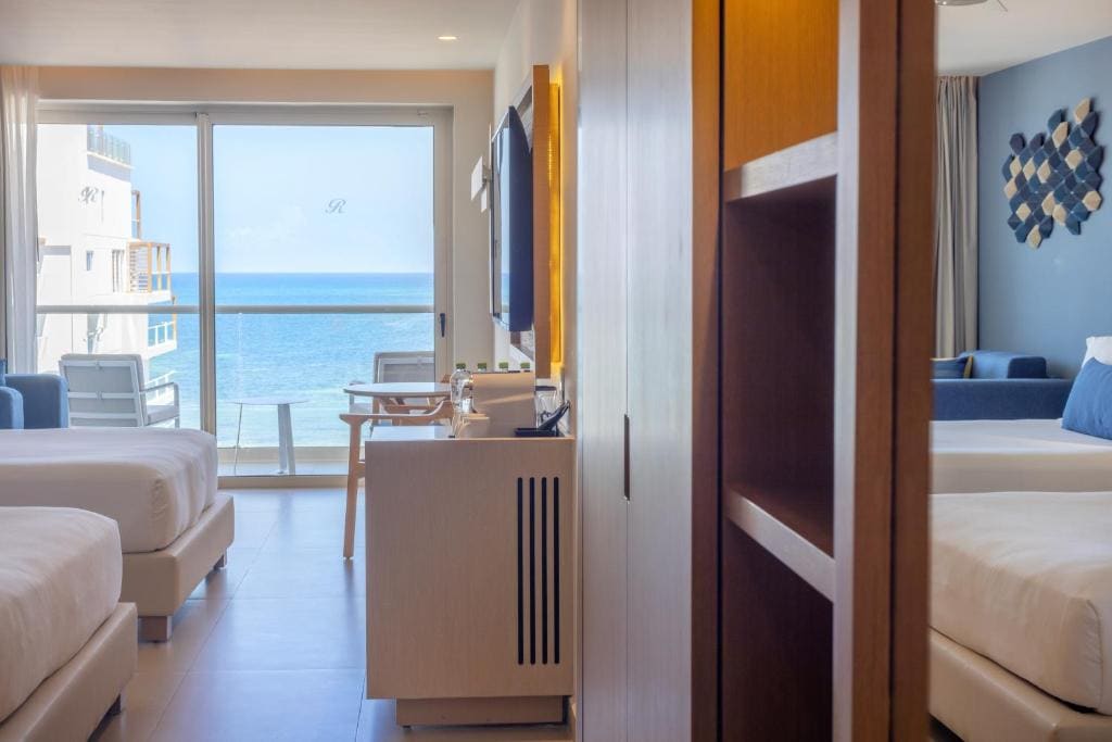 Two Bedroom Luxury Junior Suite Ocean Front Diamond Club room - Image 2