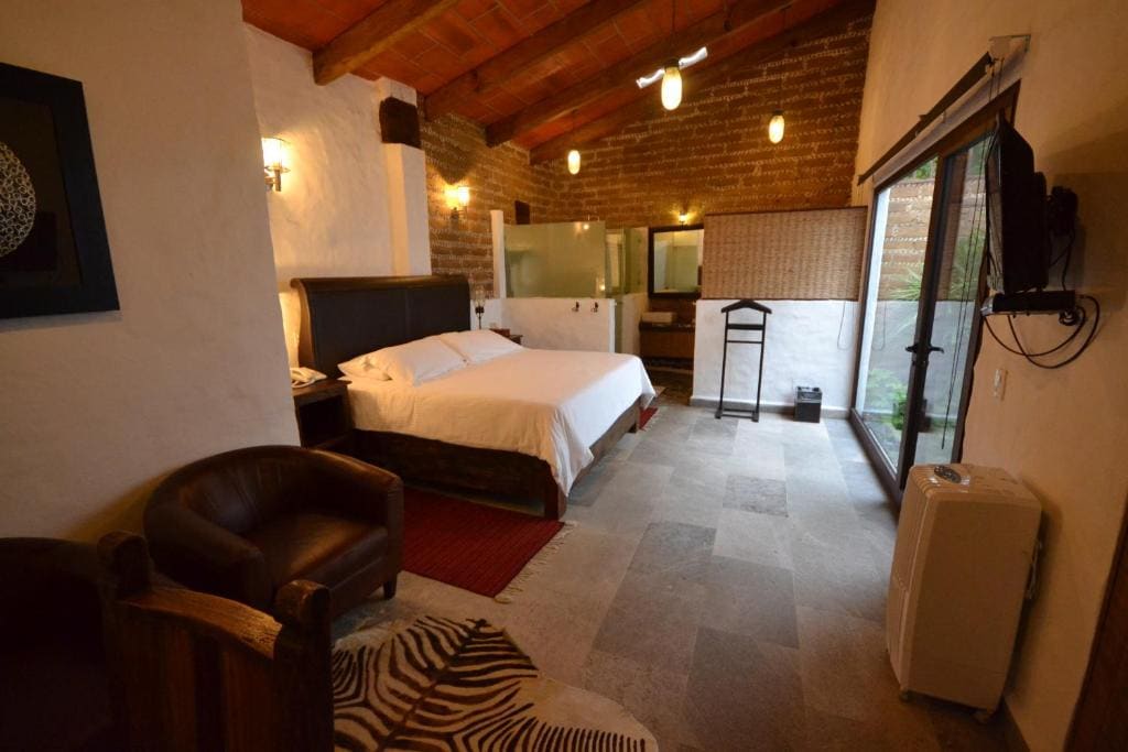 King Suite room - Image 3