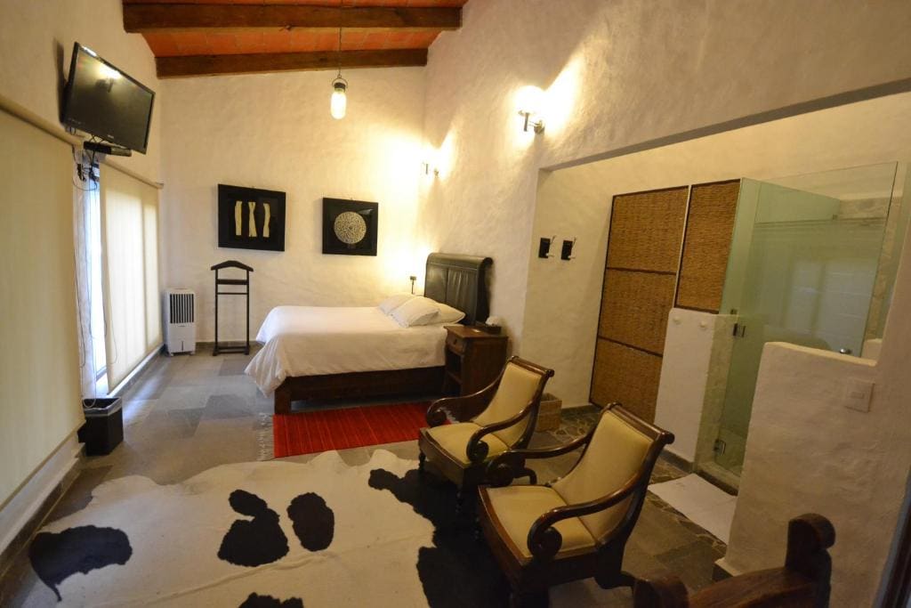 Queen Suite room - Image 1