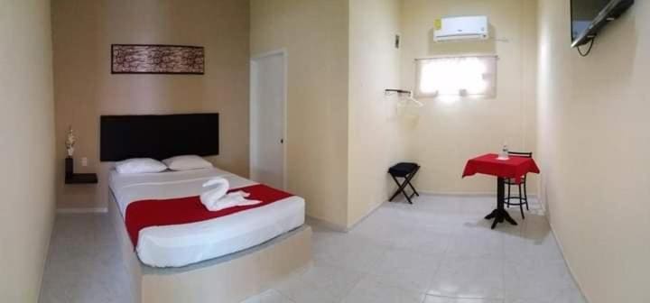 Single Room with Bathroom room - Image 2