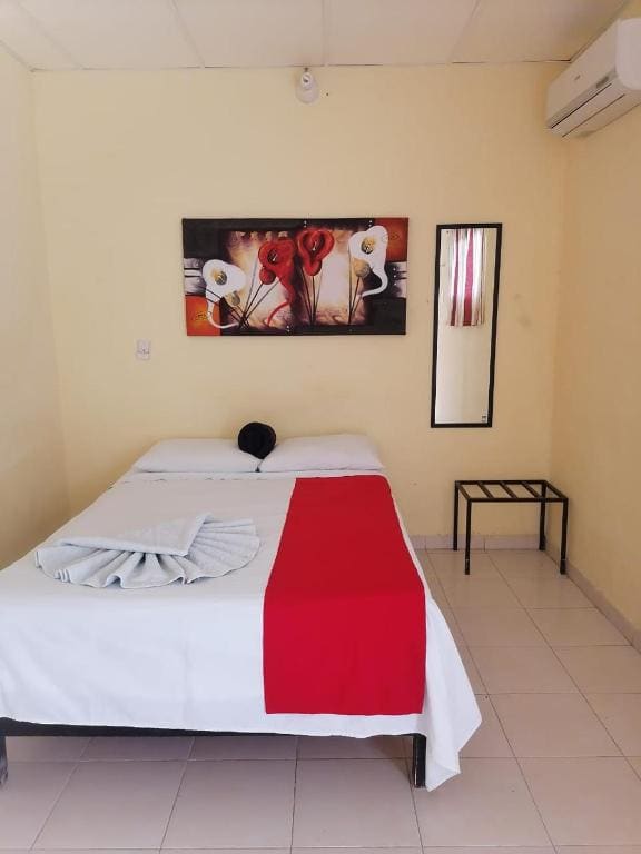 Single Room with Bathroom room - Image 1