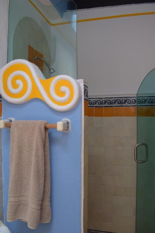 Deluxe Queen Room room - Image 1