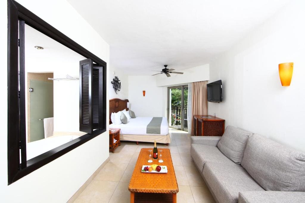 Select Club Deluxe Adults Only room - Image 3