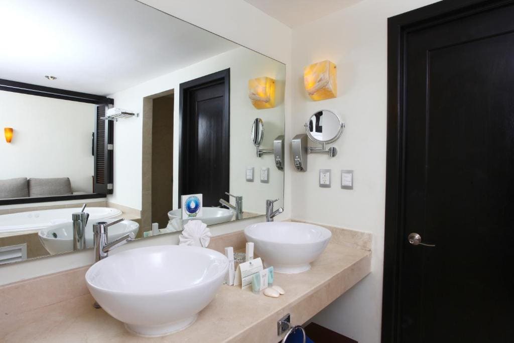 Select Club Deluxe Adults Only room - Image 2