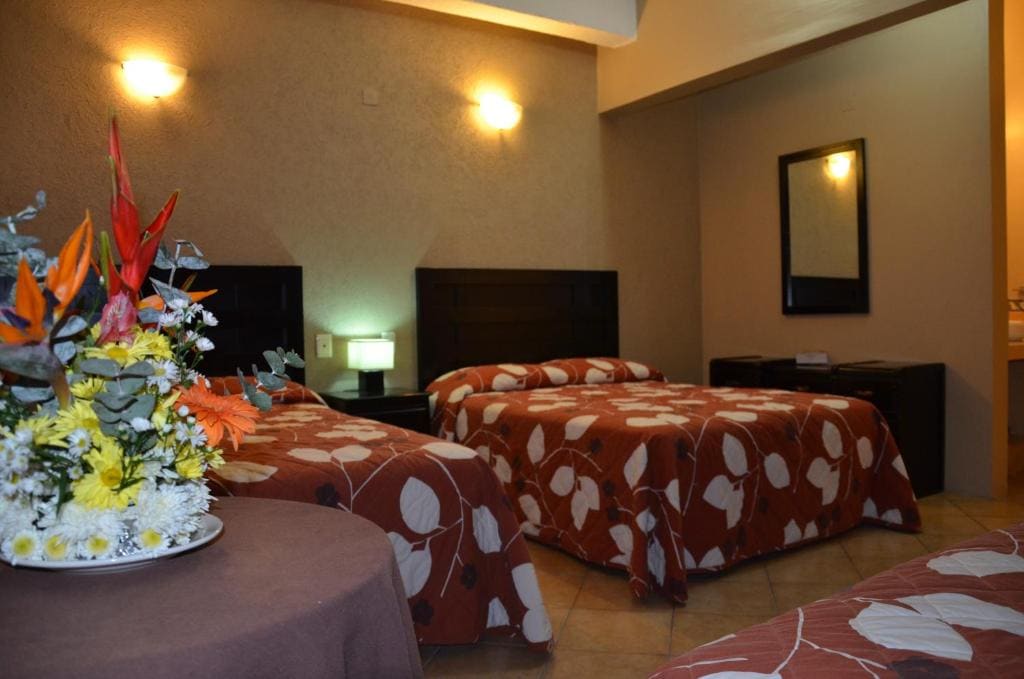 Family Room room - Image 2