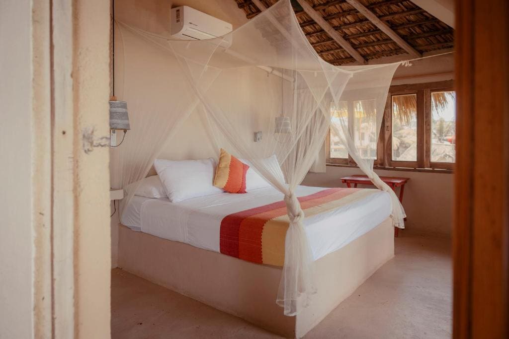 Deluxe Suite with Sea View room - Image 2