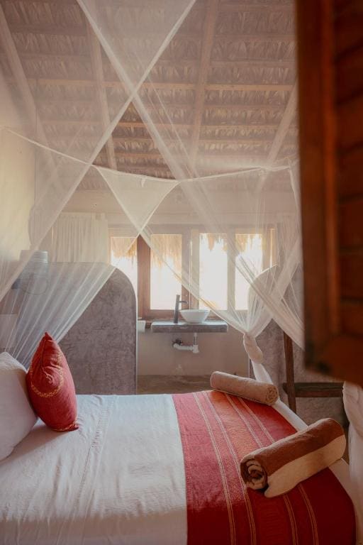 Double Room with Pool View room - Image 3