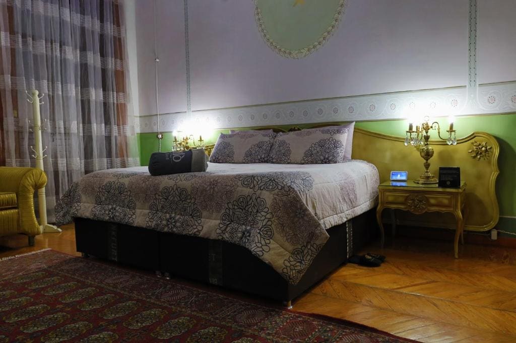 Superior King Suite room - Image 2