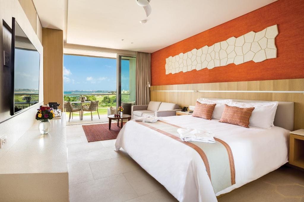 Deluxe Ocean View King room - Image 3