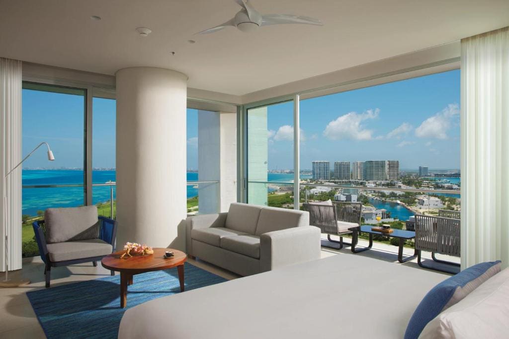 Vantage Club Corner Suite Ocean View room - Image 2
