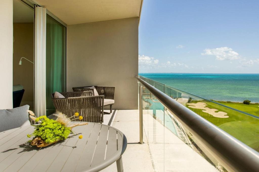 Vantage Club Corner Suite Ocean View room - Image 1