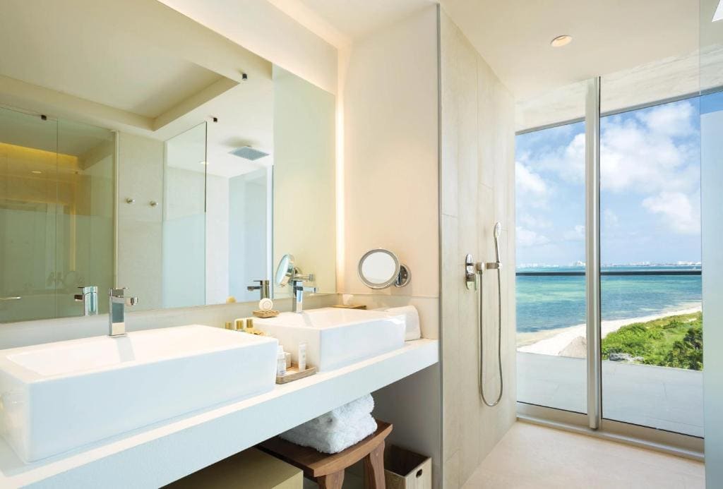 Vantage Club Master Crew Suite suite Ocean View room - Image 2