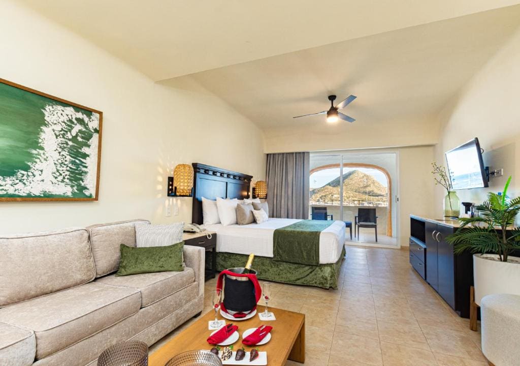 Superior Suite with Sea View room - Image 2