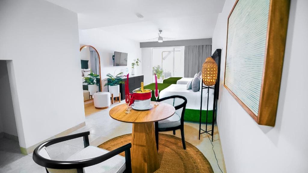Superior Suite with Sea View room - Image 1