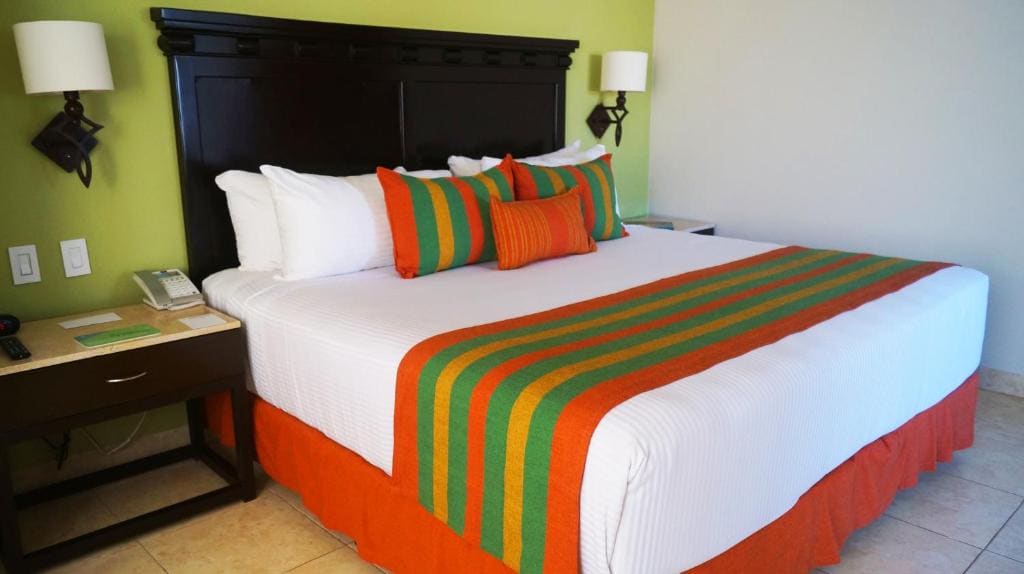 Standard Room with Port View room - Image 3