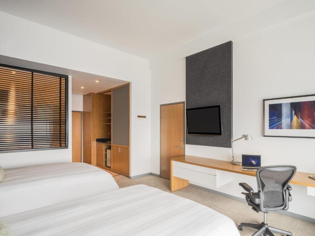 Classic Queen Room with Two Queen Beds and View room - Image 1
