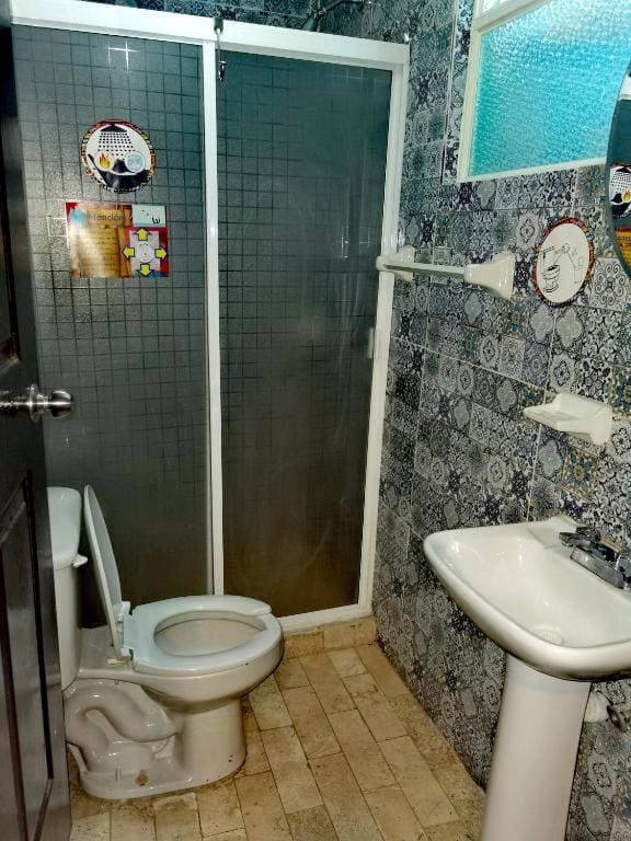 Quadruple Room with Shared Bathroom room - Image 2