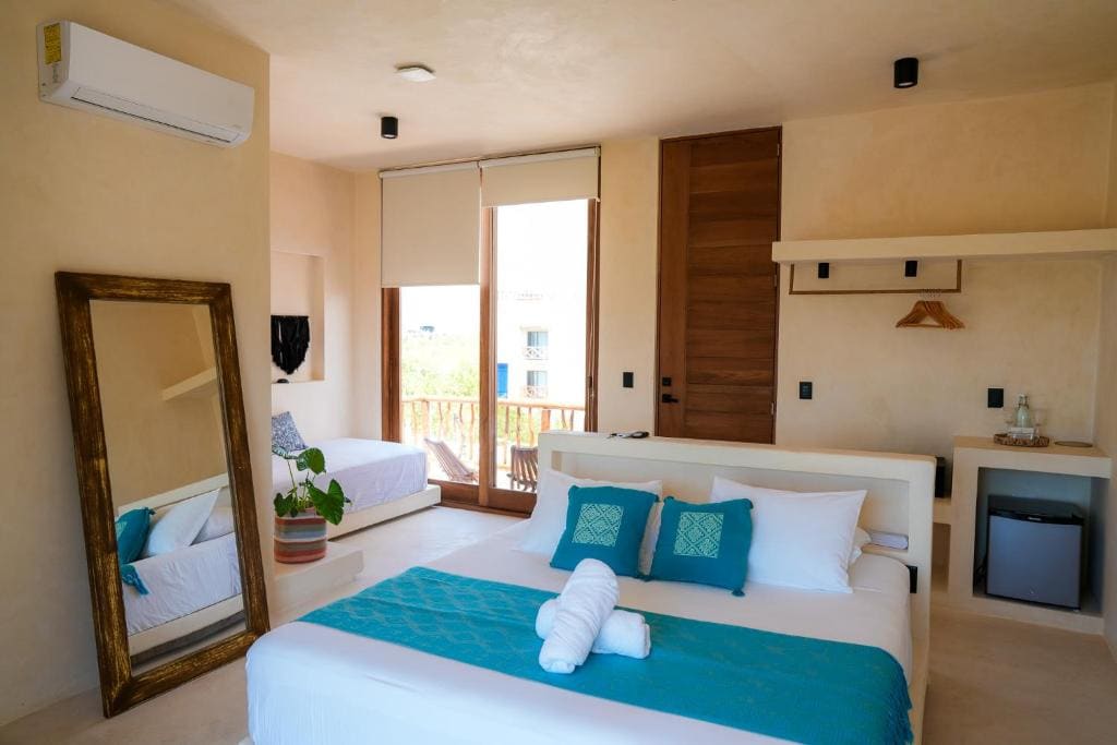 Deluxe King Suite room - Image 2
