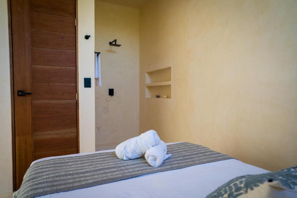 Queen Suite room - Image 3
