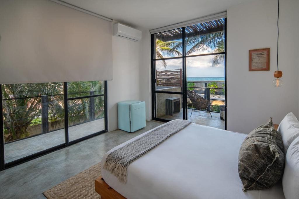 Double Room with Sea View room - Image 2