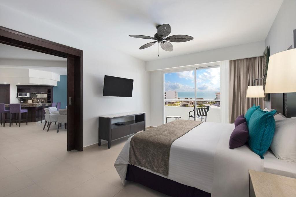 Platinum One-Bedroom Suite room - Image 1
