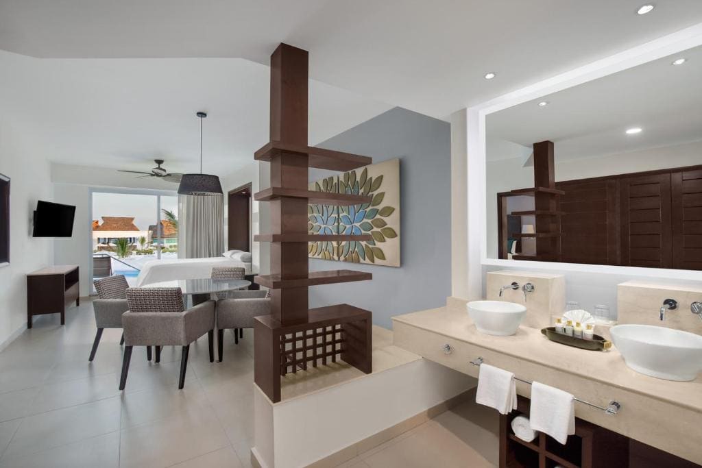 Platinum One-Bedroom Suite room - Image 3