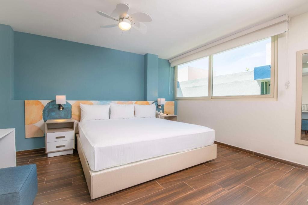 King Suite with Sofa Bed and Kitchenette - Non-Smoking room - Image 2
