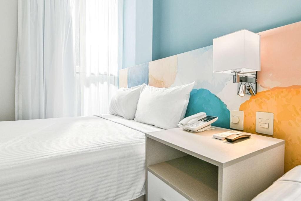 Standard Double Room with Two Double Beds - Non-Smoking room - Image 3