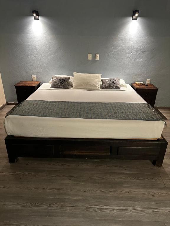Large Double Room room - Image 1