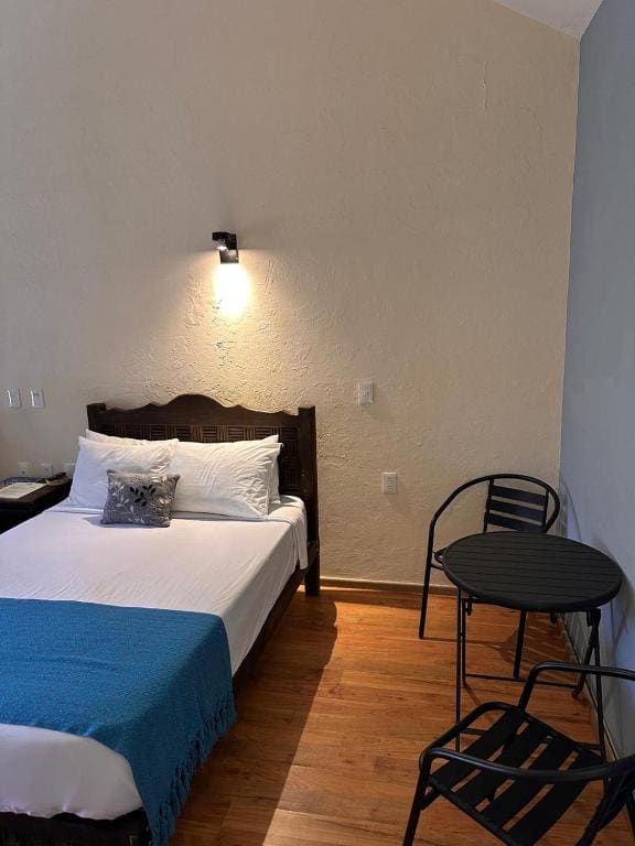 Standard Twin Room room - Image 1