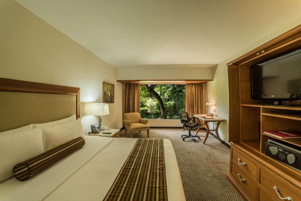 King Suite with Sofa Bed - Non-Smoking room - Image 1