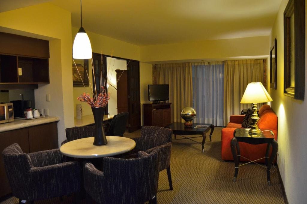 Junior King Suite - Non-Smoking room - Image 2