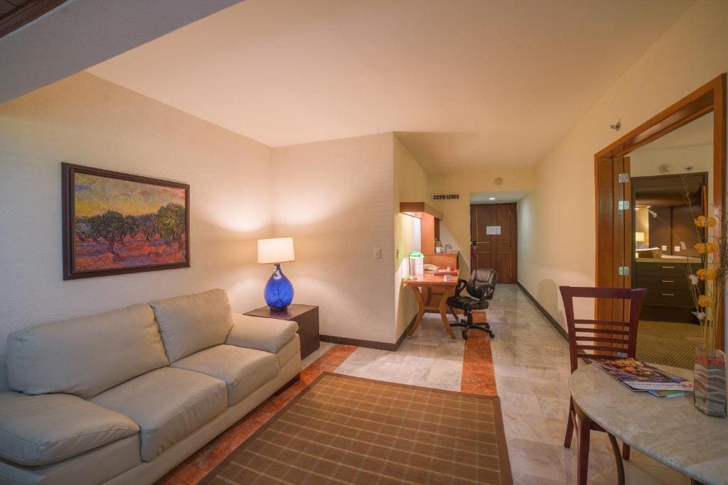Junior King Suite - Non-Smoking room - Image 2