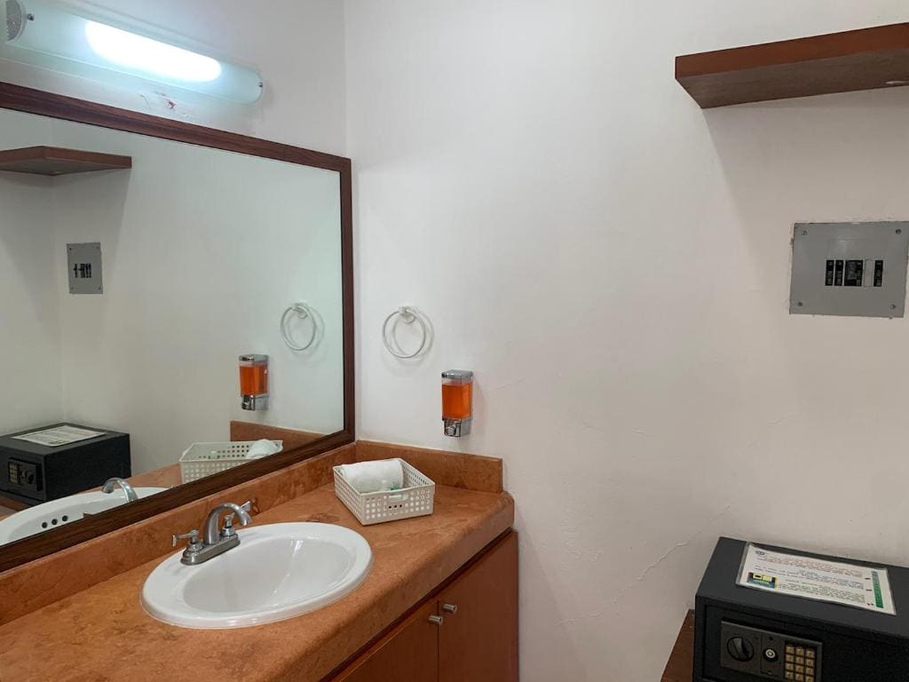Deluxe Quadruple Room room - Image 3