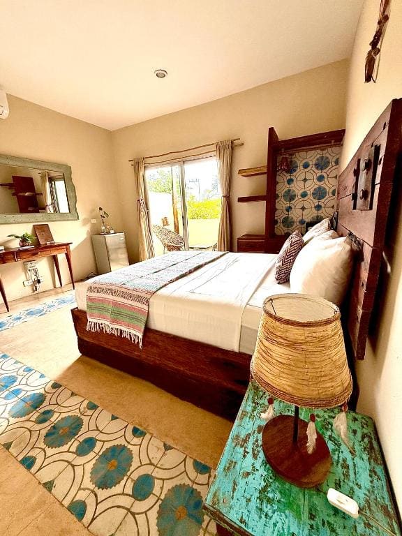 Premium King with Bath Tub room - Image 3