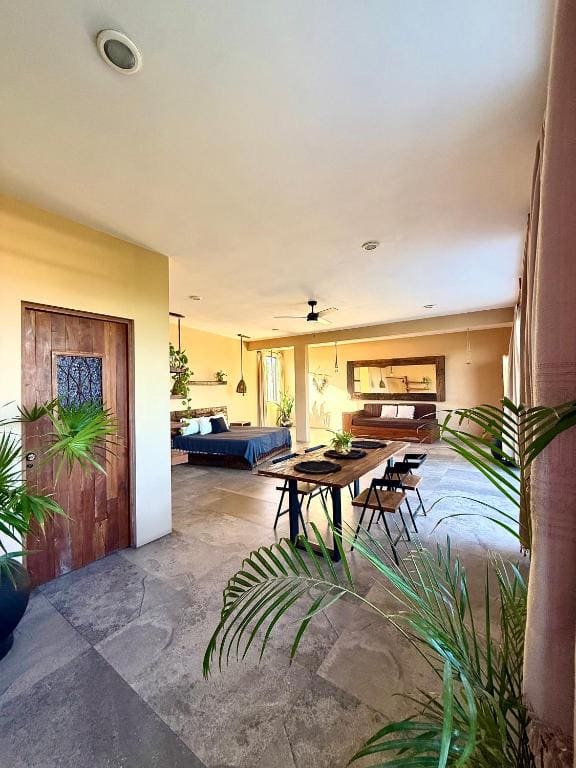 Premium King with Balcony room - Image 2