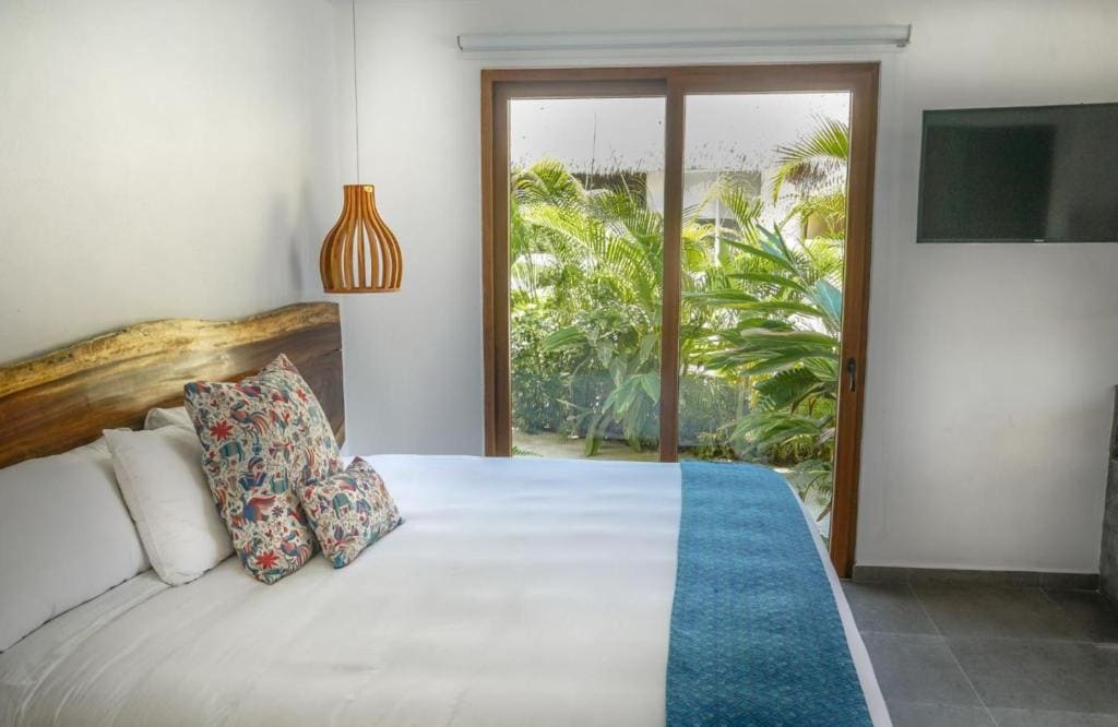 Junior Suite with Pool View room - Image 1